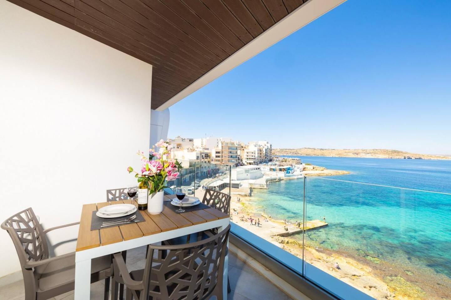 Ivory Seafront With Views!- Fl 13 By Homely