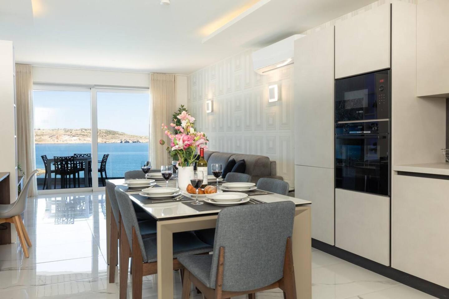 Apartment Ivory Seafront With Views!- Fl 13 By Homely