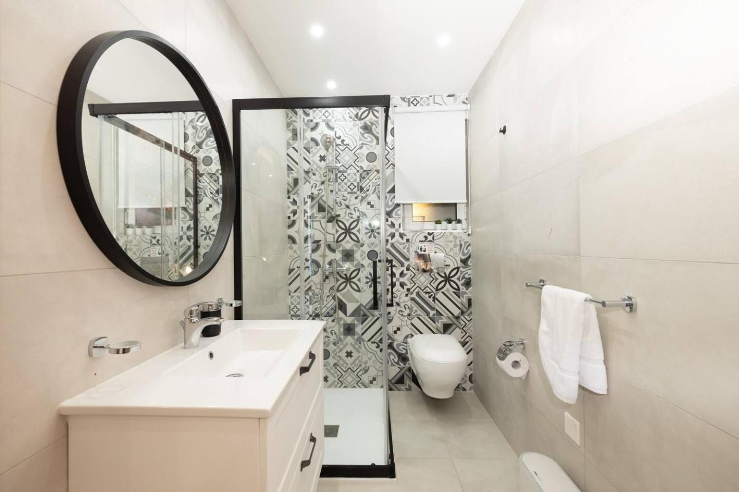 Ivory Seafront With Views!- Fl 13 By Homely Apartment *