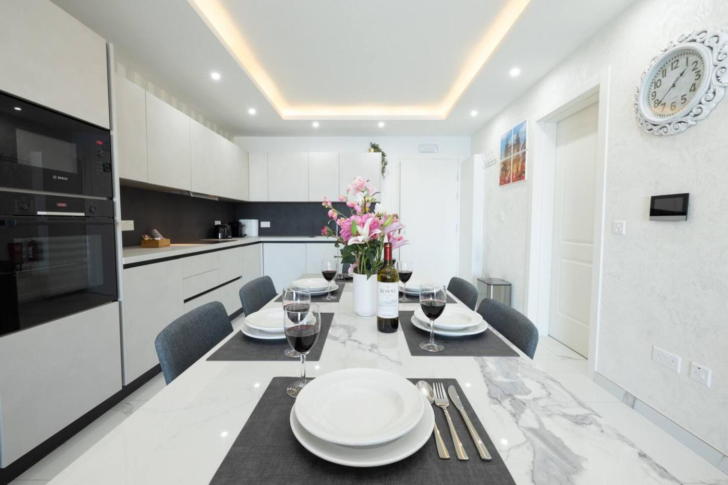 Apartment Ivory Seafront With Views!- Fl 13 By Homely St. Paul's Bay