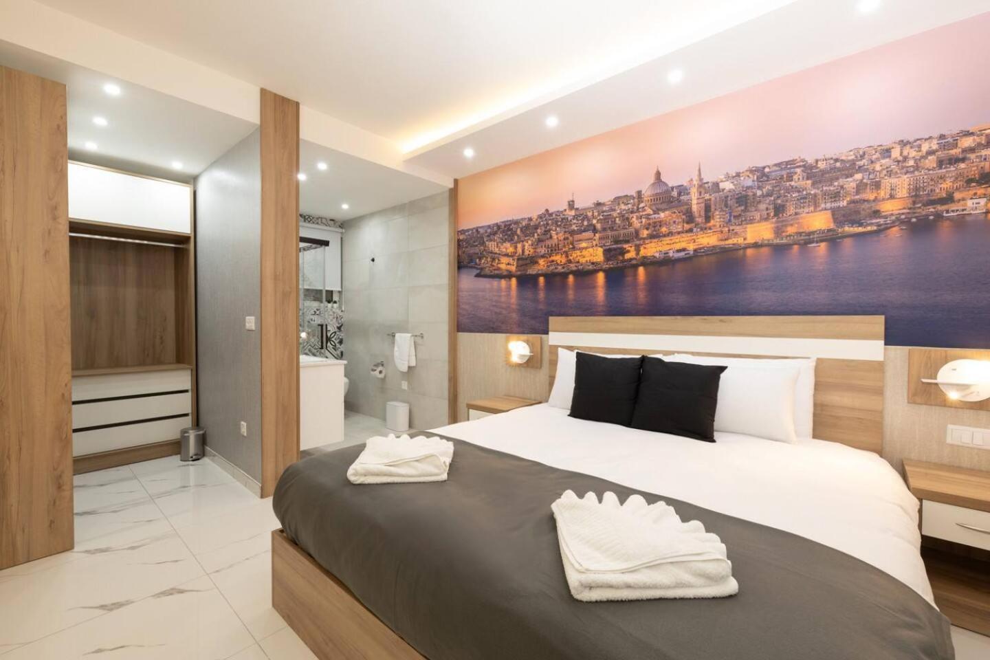 Ivory Seafront With Views!- Fl 13 By Homely *