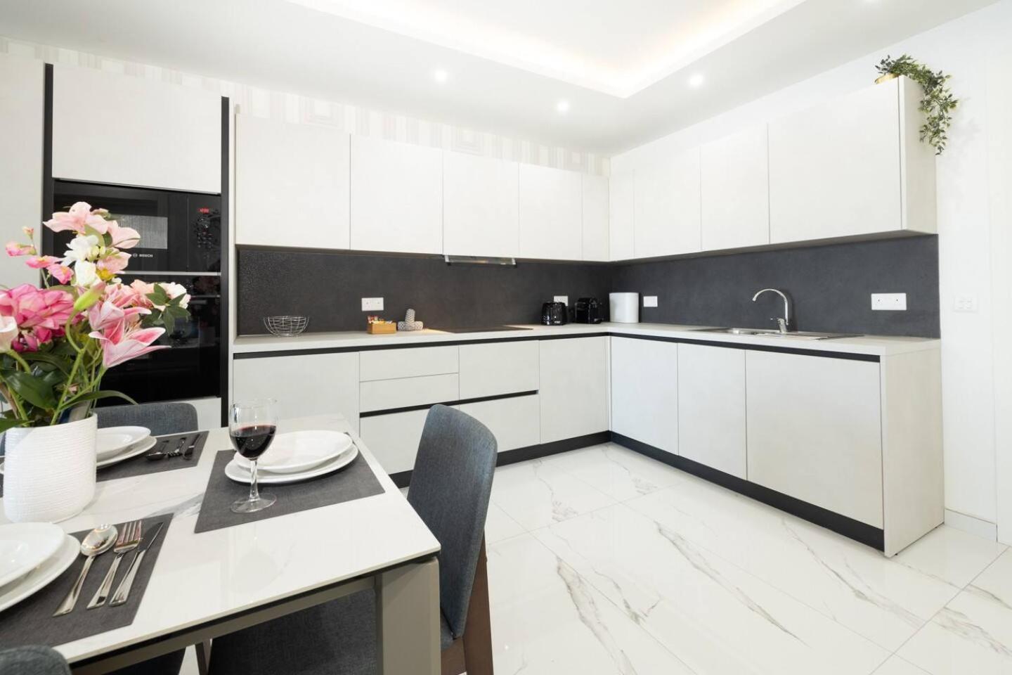 Ivory Seafront With Views!- Fl 13 By Homely * St. Paul's Bay