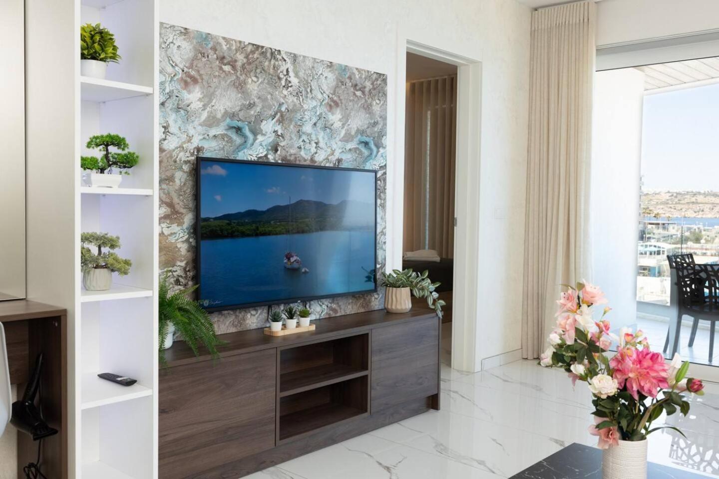 Apartment Ivory Seafront With Views!- Fl 13 By Homely *