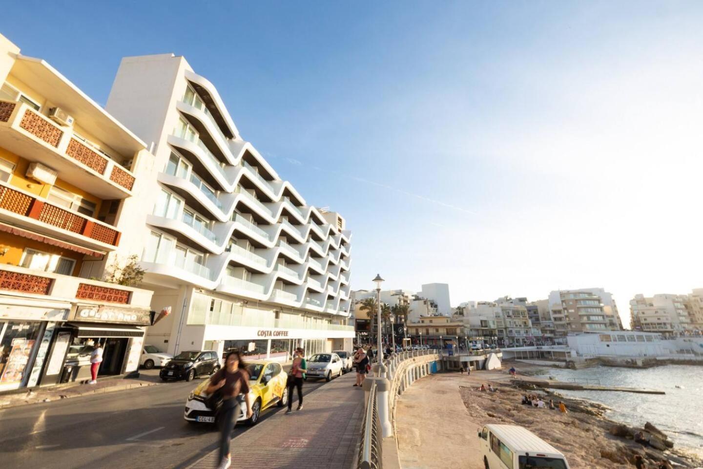 Ivory Seafront With Views!- Fl 13 By Homely *